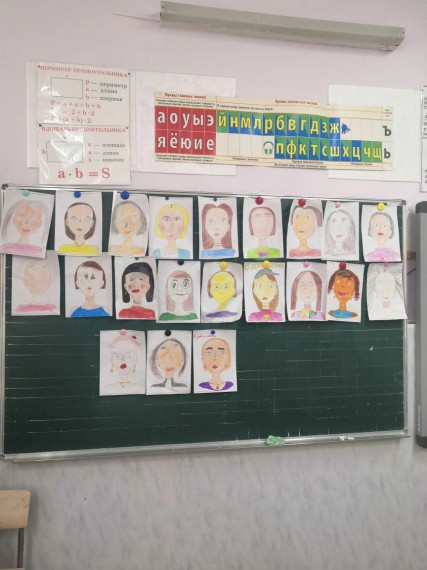 Учащиеся 2Б класса и классный руководитель Галкина Ю. В. поздравляют всех мамочек с приближающимся праздником Днем матери..